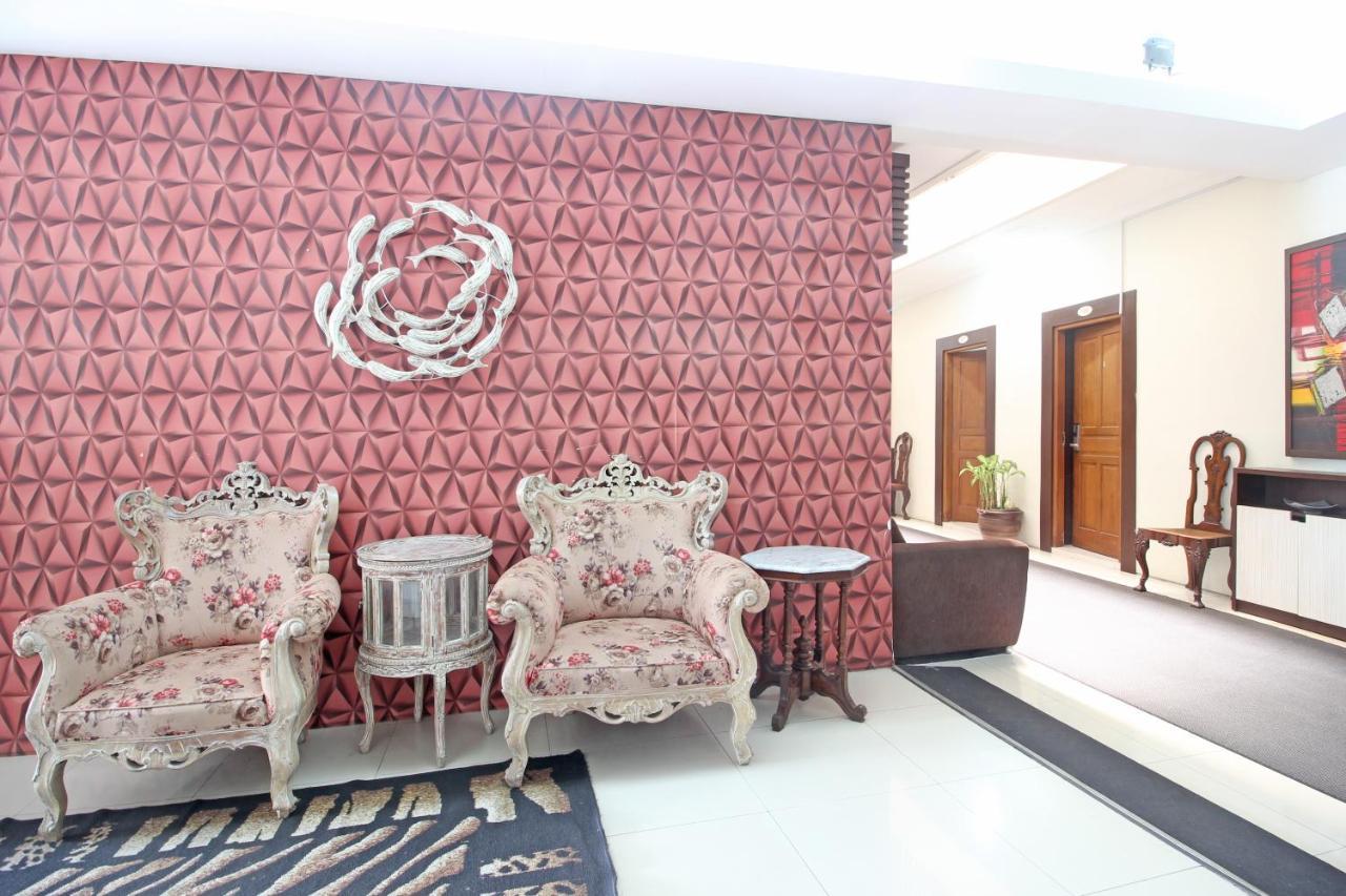 Reddoorz Plus Near Keraton Solo Exterior photo