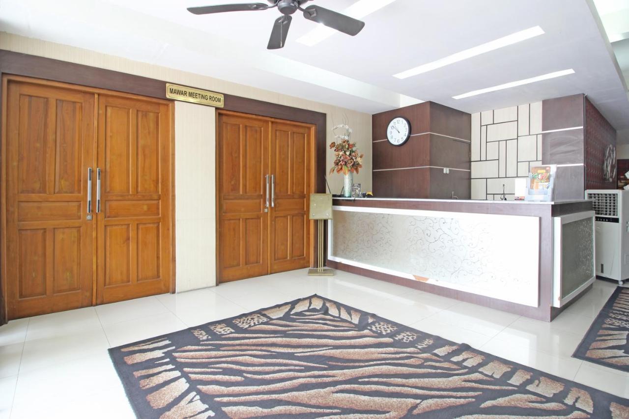 Reddoorz Plus Near Keraton Solo Exterior photo