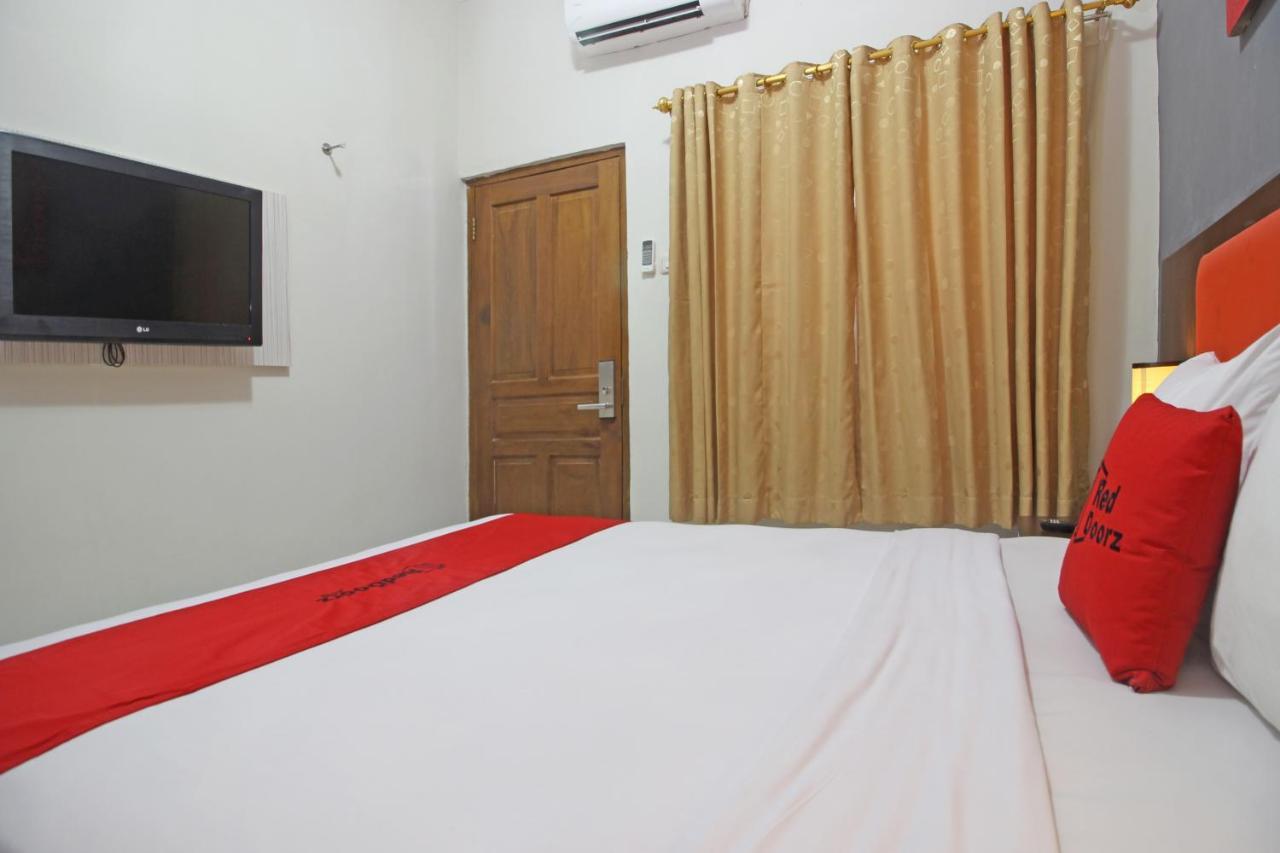 Reddoorz Plus Near Keraton Solo Exterior photo