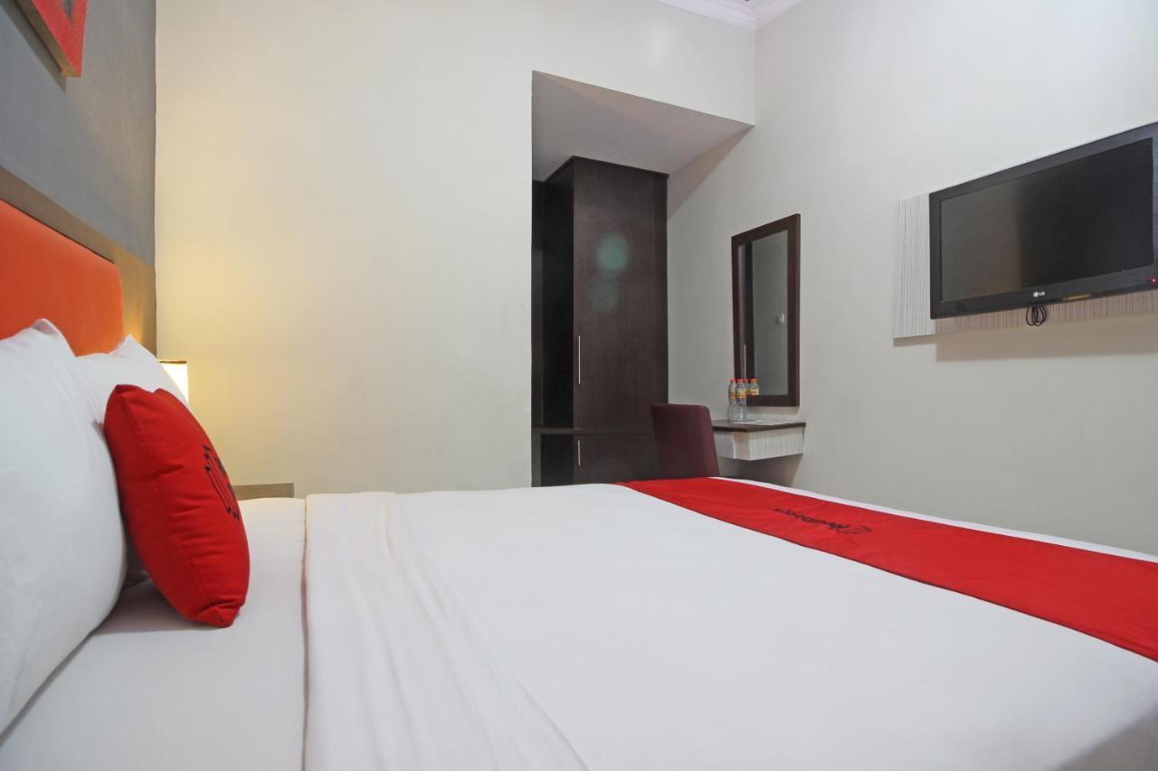 Reddoorz Plus Near Keraton Solo Exterior photo
